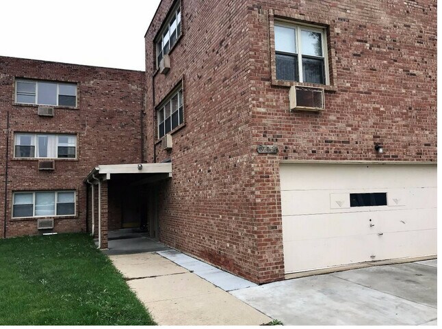 Building Photo - 4924 Mulford St