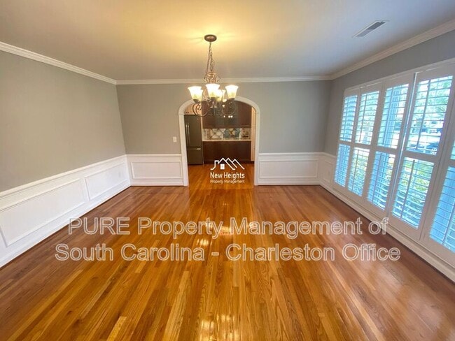 Building Photo - 14 Lampton Rd