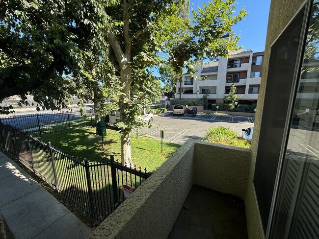 Building Photo - Modern 1-Bedroom Condo with Resort-Style A...