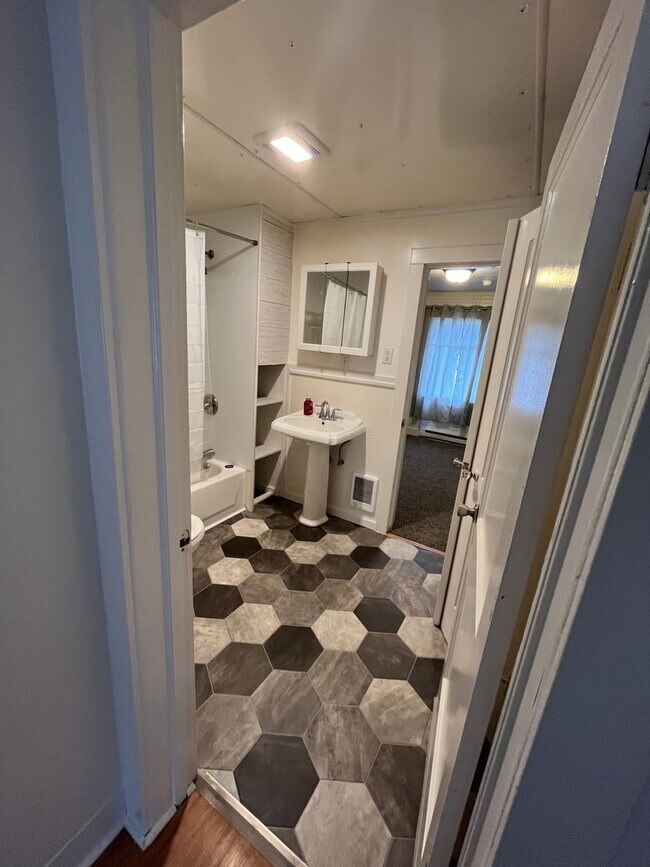 Building Photo - 5580 High Banks Rd