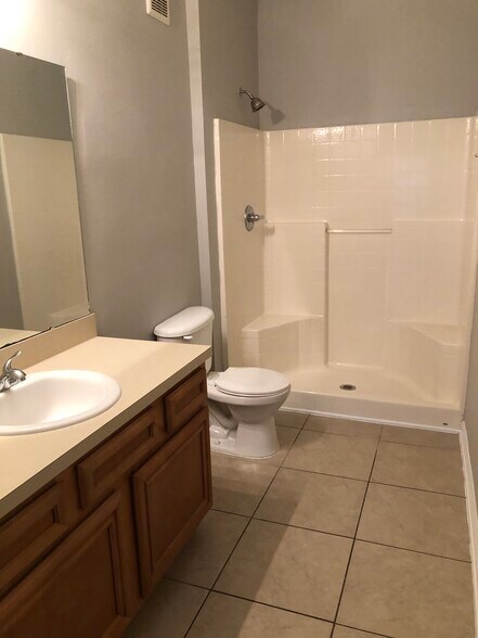 Building Photo - 8226 Green Parrot Rd