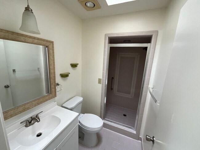 Building Photo - Fantastic 3/2 Home in Sunny Hills w/ 2-Car Garage & Lawn Maintenance