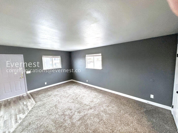 Building Photo - 6923 Issac Ave