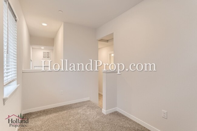 Building Photo - 15974 NW Hosmer Ln
