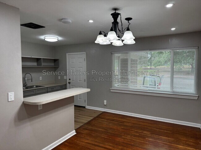 Building Photo - 707 Woodmere Dr