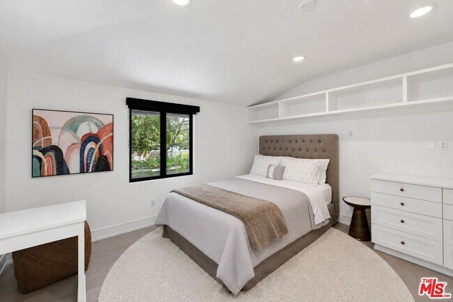 Building Photo - 760 S San Rafael Ave