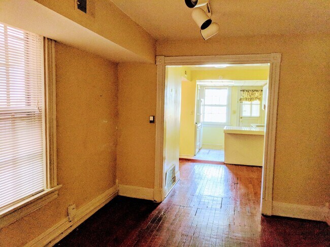 Building Photo - 3312 Ellwood Ave