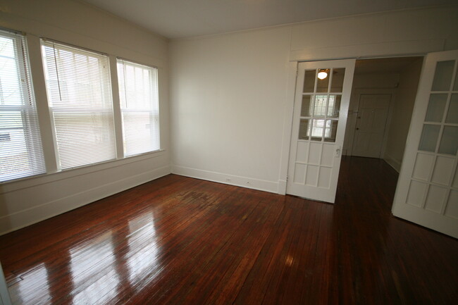 Building Photo - Adorable Bungalow Home in Old West Durham ...