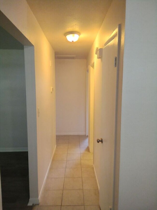 Building Photo - Spacious Duplex Home in Lakeland, FL