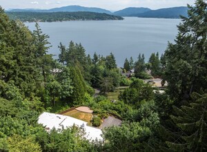 Building Photo - Stunning 4 bed home with Lake Sammamish Vi...