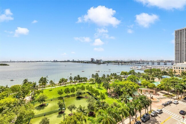 Building Photo - 1800 N Bayshore Dr