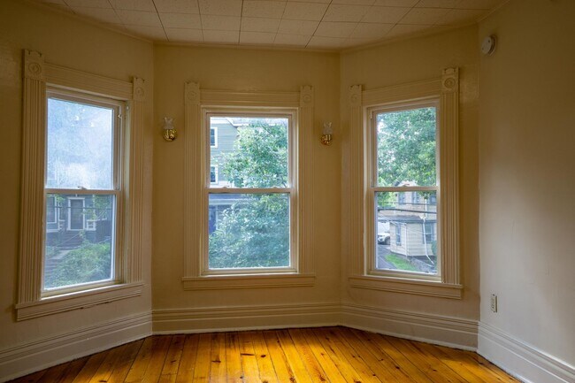 Building Photo - 513 Columbus Ave