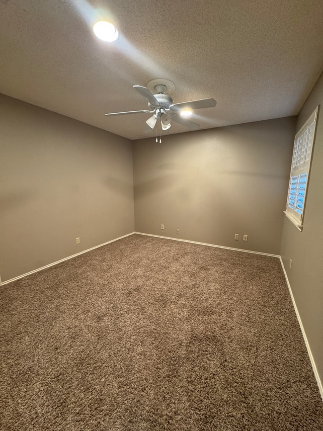 Building Photo - 3228 Elma Dr