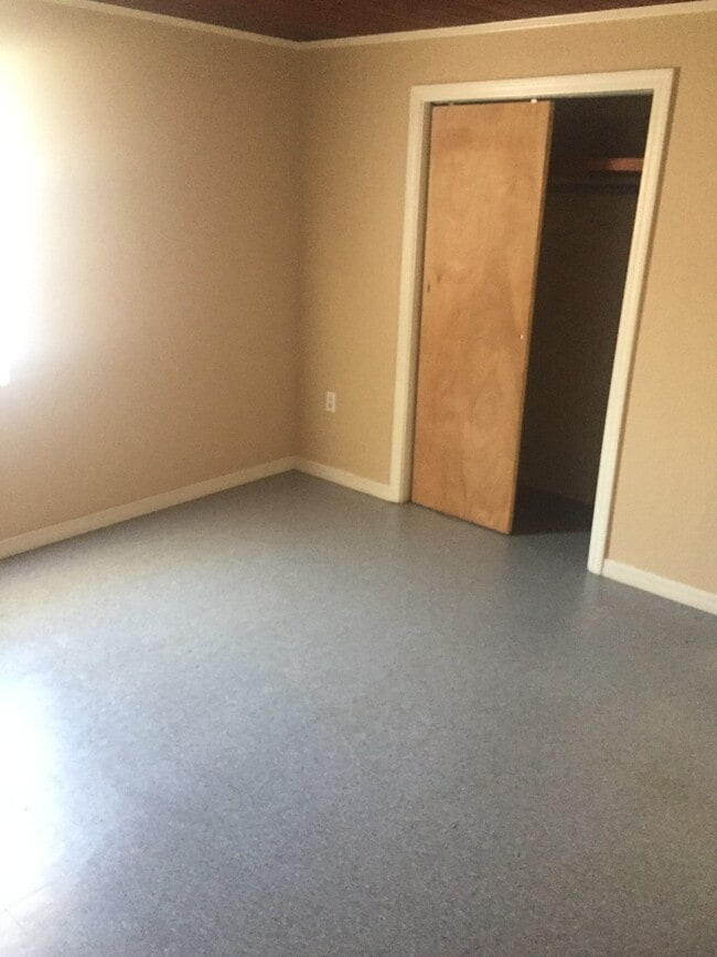 Building Photo - 3 Bedroom 1.5 Bathroom Home for Rent in the Combee Settlement Area!