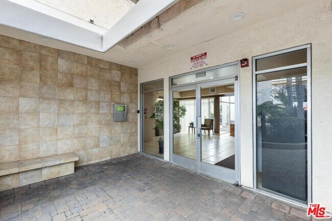 Building Photo - 5325 Newcastle Ave
