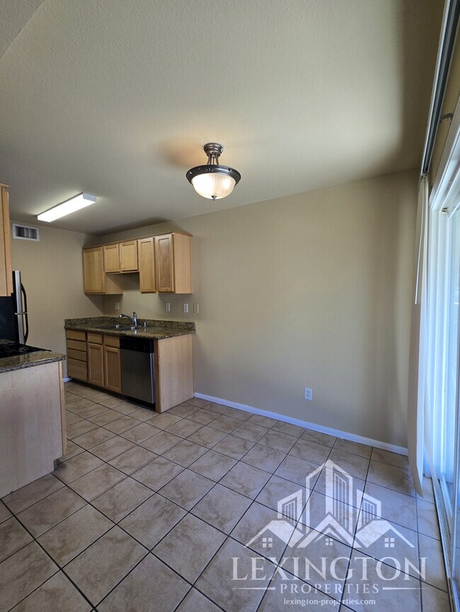 Building Photo - Beautiful, 2BD/1BA, Condo in The Villaggio community, near Madison Ave. and American River College!