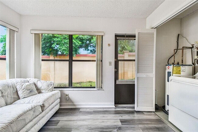 Building Photo - 7433 Greystone Dr