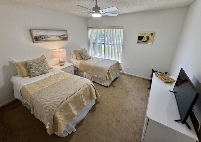 Building Photo - 5121 Oakhill Ln