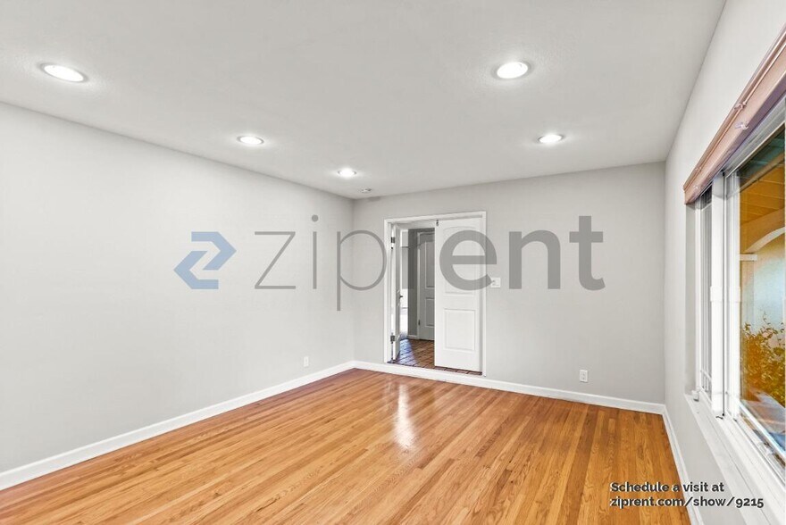 Building Photo - Unit