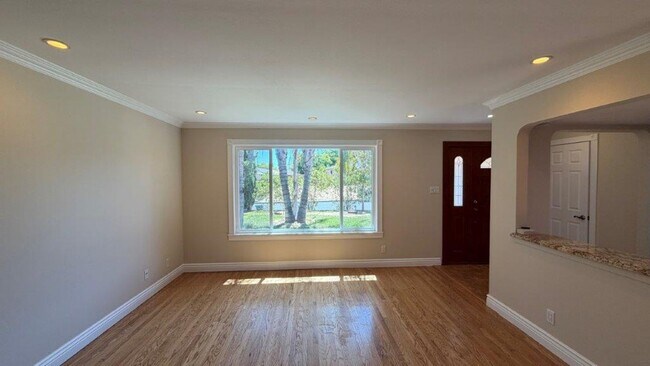 Building Photo - 1149 Paradise Dr