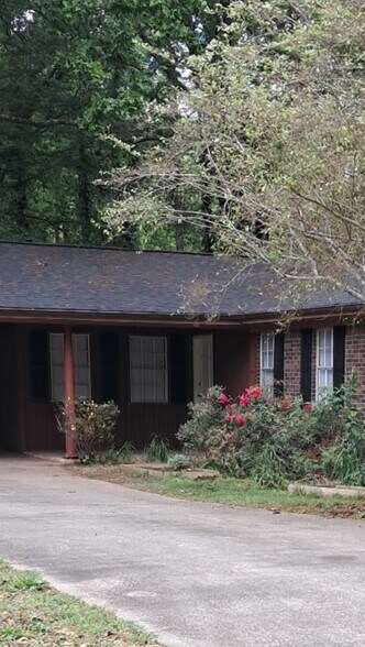 Building Photo - 4232 Antler Trl SE