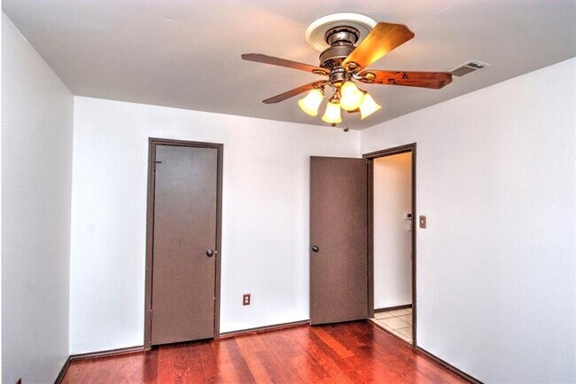 Building Photo - 6500 Luckenbach Ln