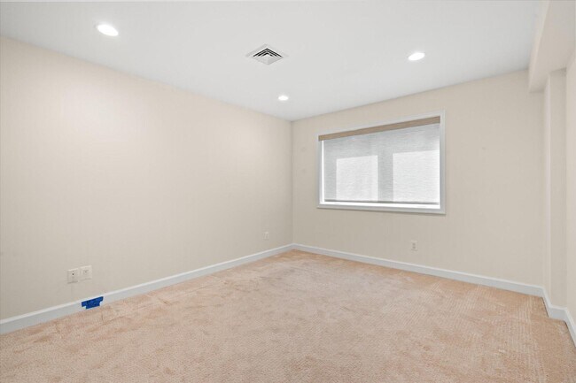 Building Photo - 4905 Dorset Ave