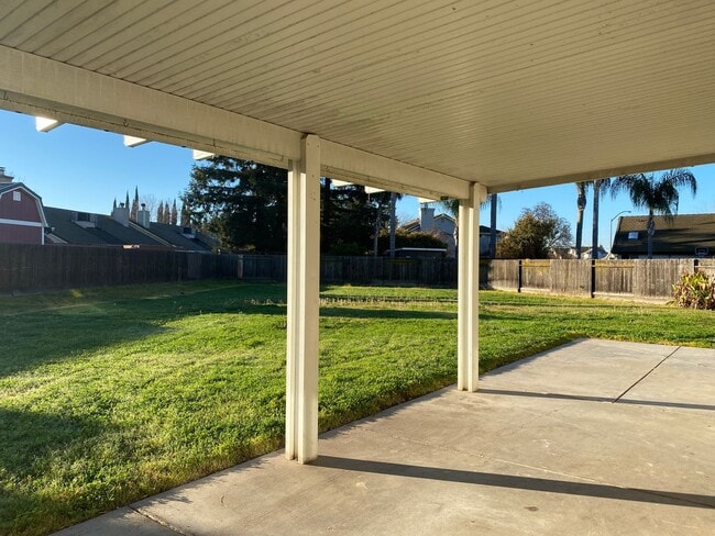 Building Photo - 3 bedroom 3 bathroom Salida Home