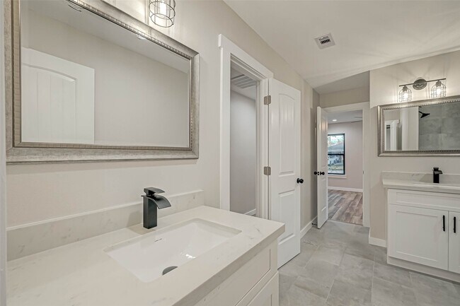 Building Photo - 2111 Nina Lee Ln