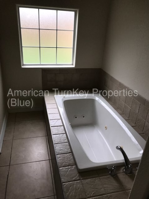 Building Photo - Rare find custom stucco home