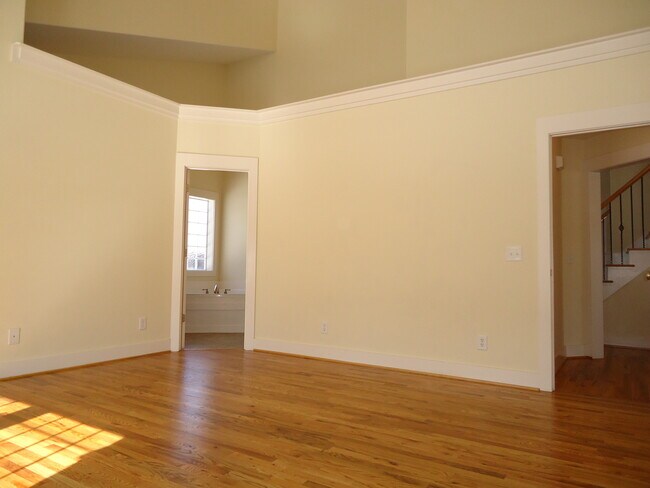 Building Photo - 220 Ruth Cir