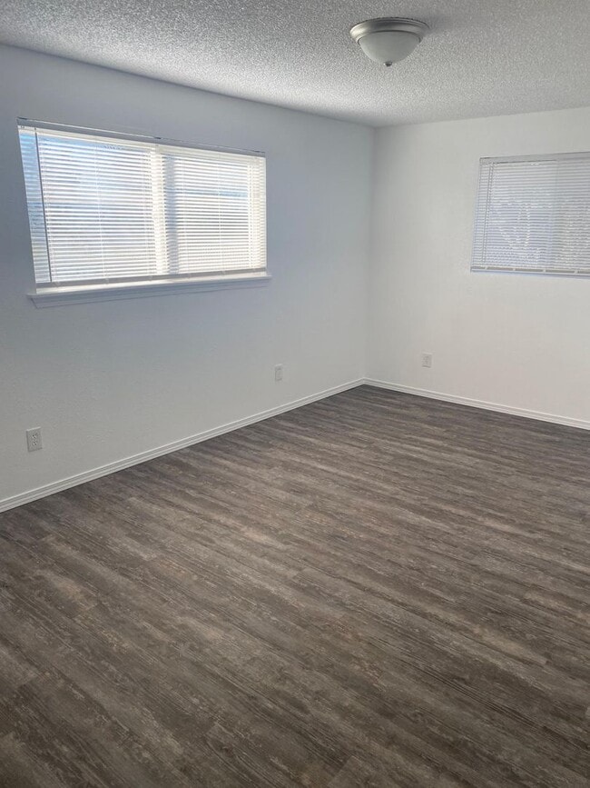 Building Photo - Charming two bedroom home