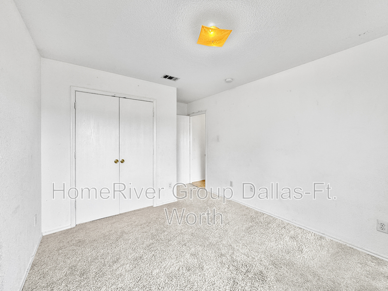 Building Photo - 3214 Creekside Dr