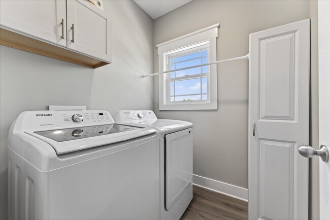 Building Photo - Piedmont Pl. - 325