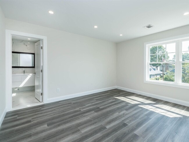 Building Photo - 7 Edgewood Rd