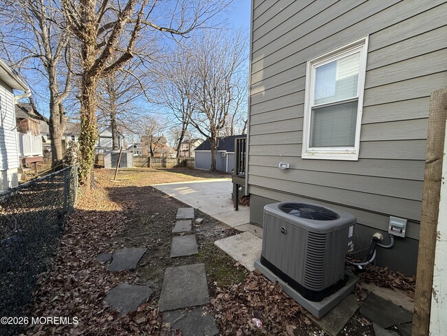 Building Photo - 30 Conover St