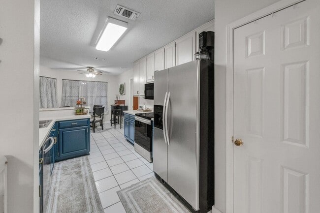 Building Photo - 6453 Garden Dr
