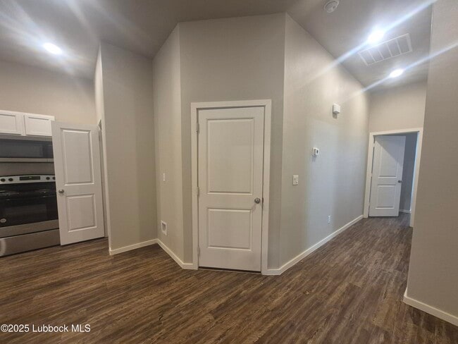 Building Photo - 2109 N Jayton Ave