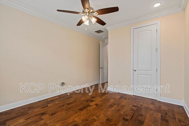 Building Photo - 17 Jeffrey Way