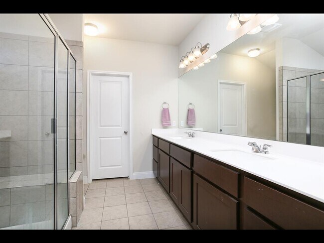 Building Photo - 124 Gray Wolf Dr