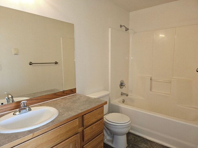 Building Photo - Strawberry Heights Home