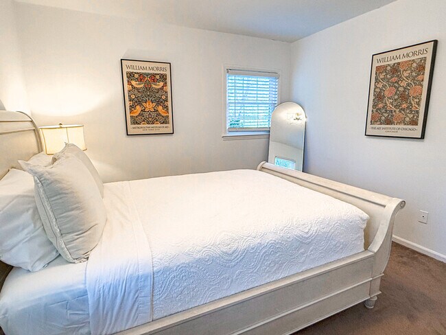 Building Photo - 7601 Bedfordshire Dr