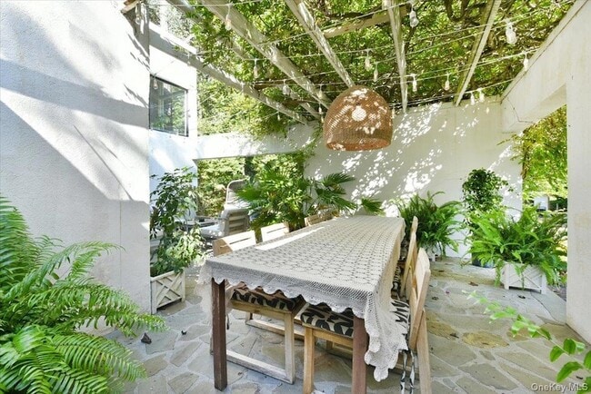 Building Photo - 3 Mill Pond Ln