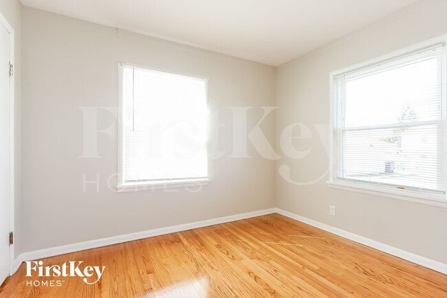 Building Photo - 251 E 25th St