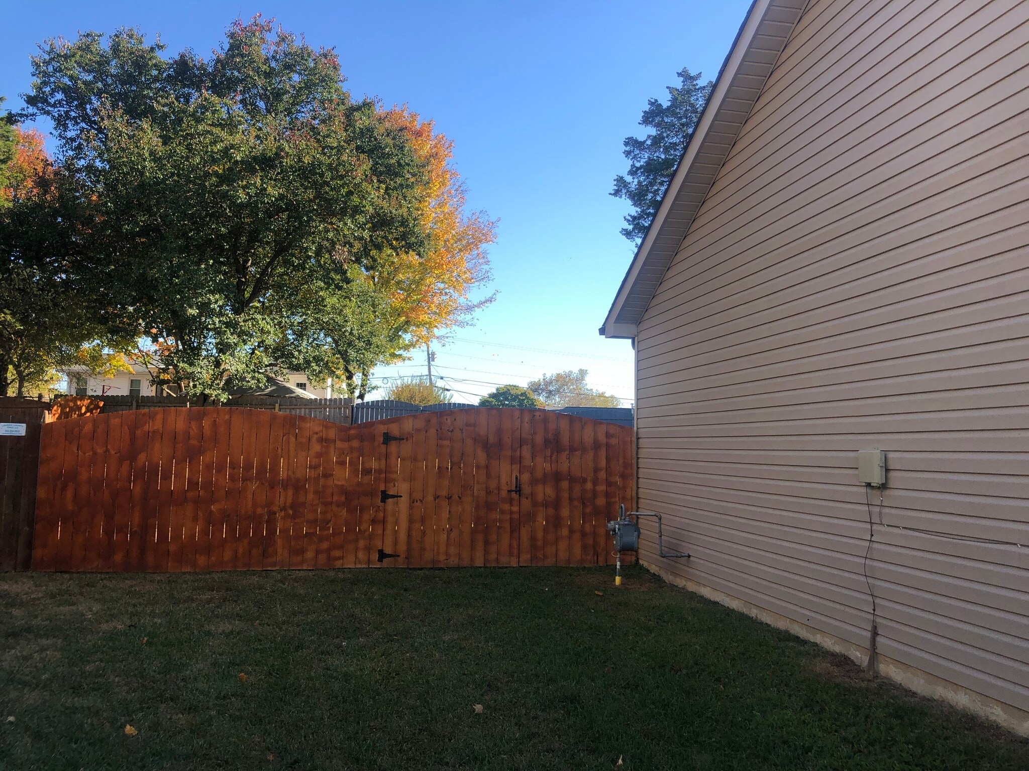 side yard with fence - 1636 Silver Spur Ln