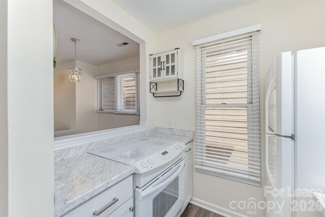 Building Photo - 1101 E Morehead St