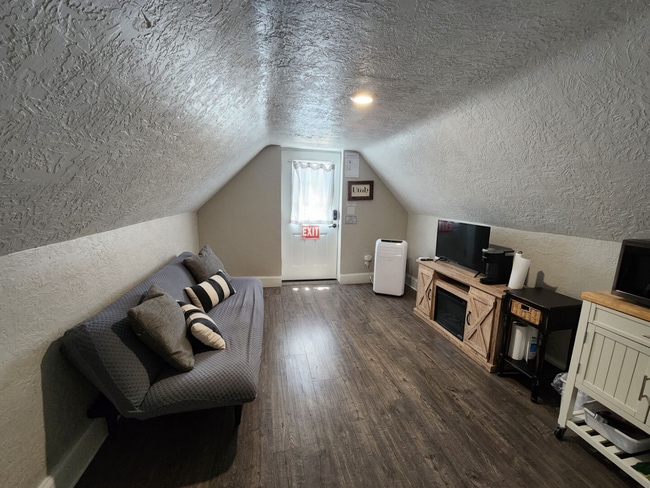 Primary Photo - Furnished Studio - Utilities/Internet Incl...