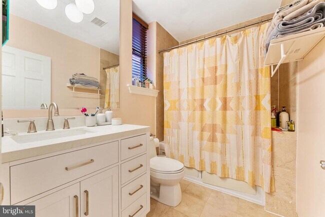 Building Photo - 1105 Park Rd NW