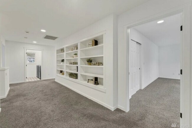 Building Photo - 20074 Ramblewood Rd SE