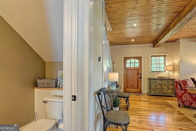 Building Photo - 643 Washington St